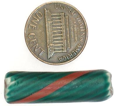 Large Twisted 4-Layer Green Chevron Bead 32X9Mm, Venetian 1900S - close-up