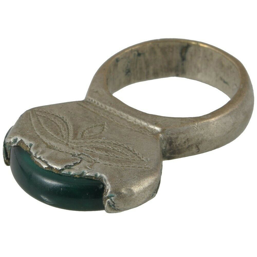 Vintage Tuareg Silver Ring with Agate – Nomadic Sahara Ethnic Jewelry