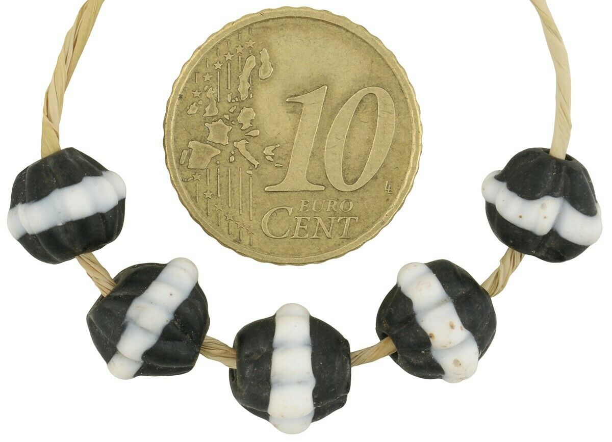 Beautiful Antique Dog Tooth Venetian Lampwork Beads - 9-10Mm - close-up