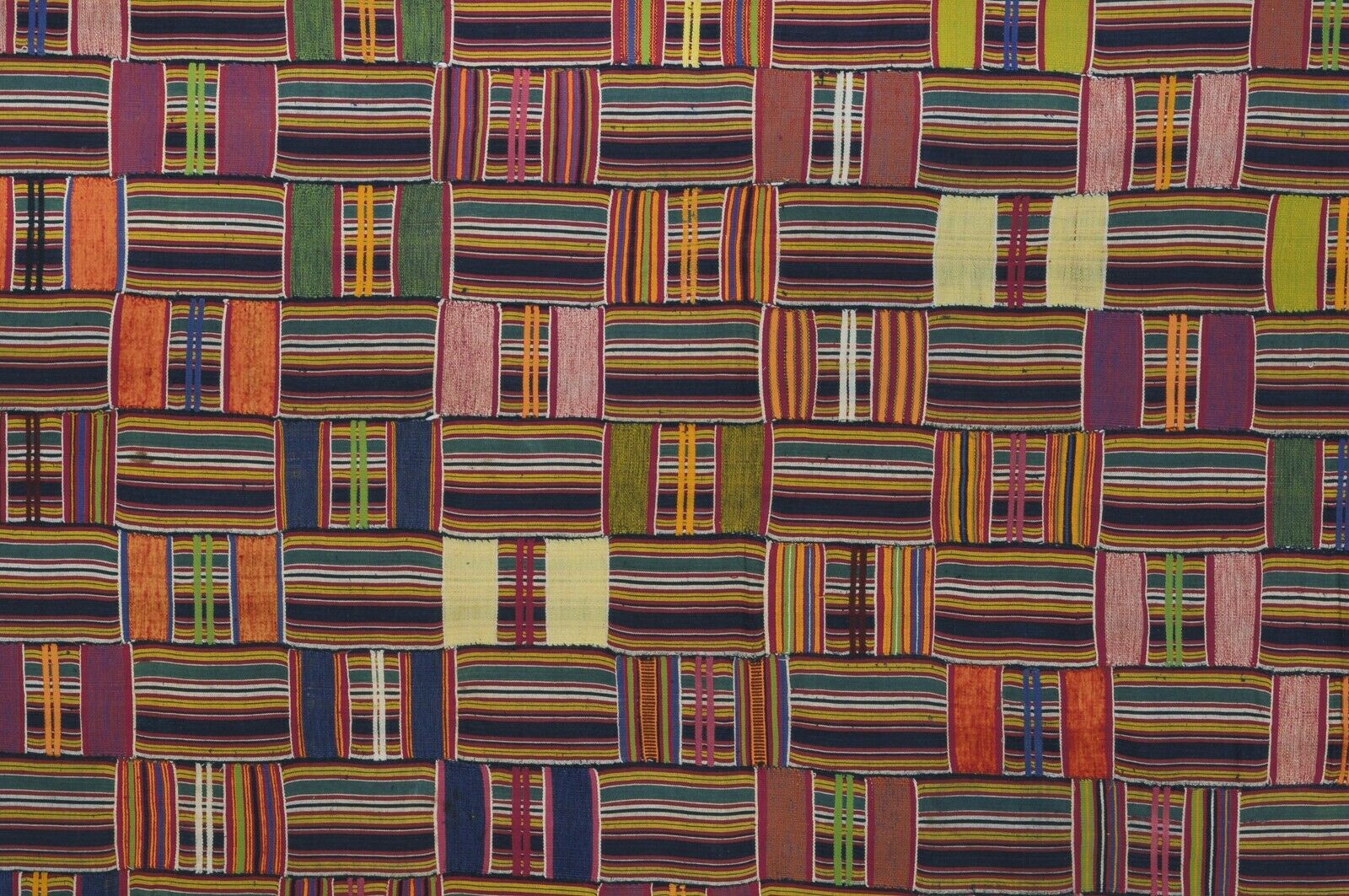 Vintage 1970s Handwoven Ewe Kente Cloth – 71¼″×48¼″ Volta, Ghana